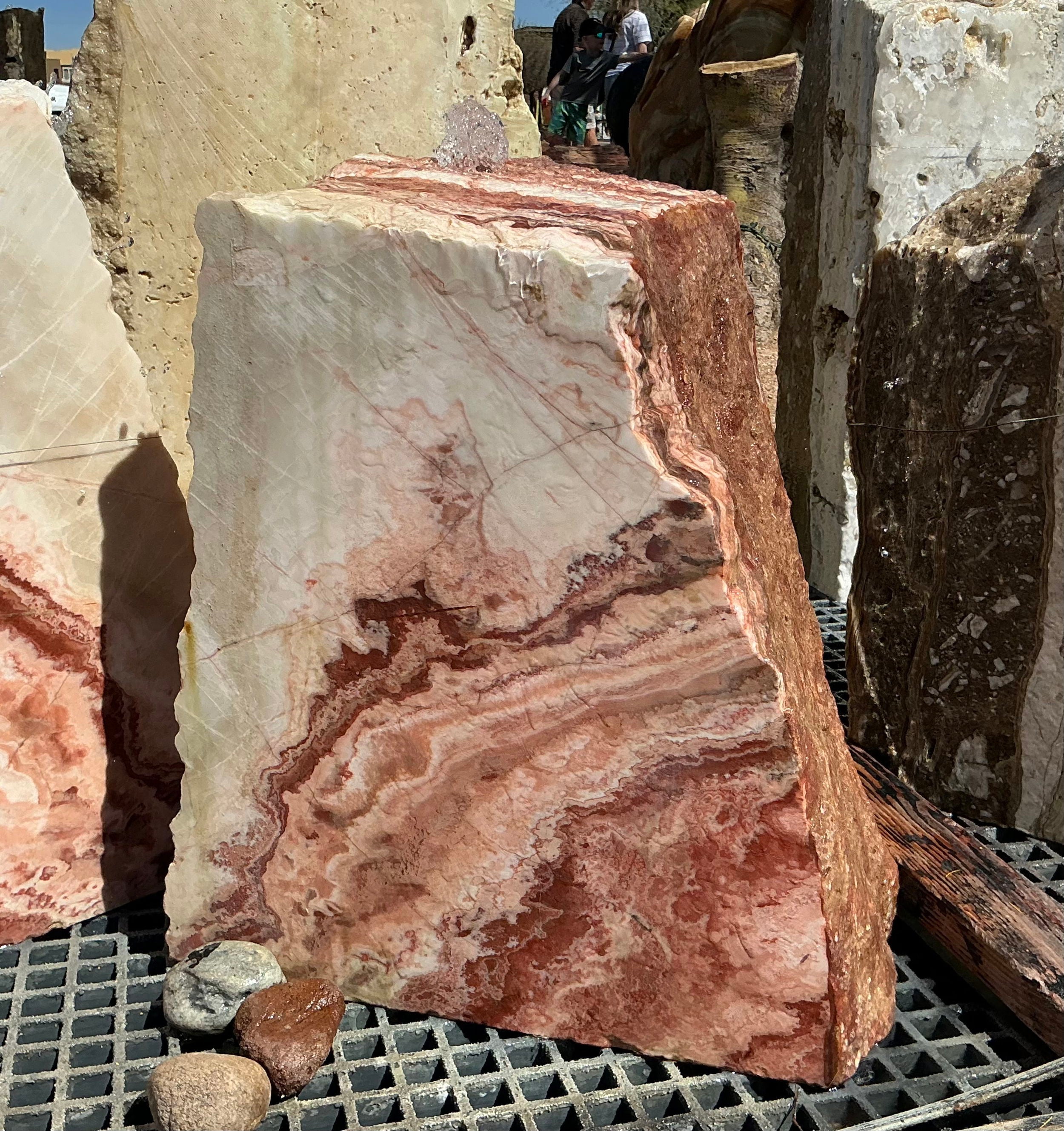 Rosa Onyx Fountain With 1 Cut Side