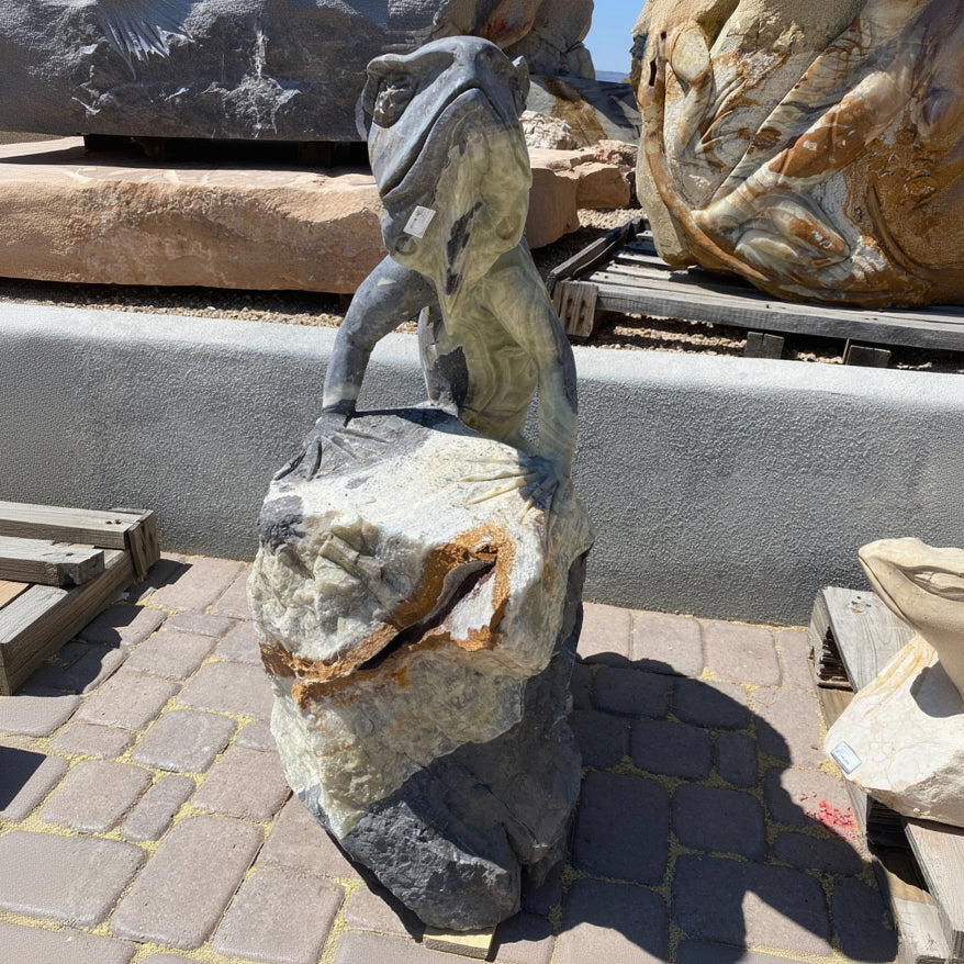 Green Talan Onyx Iguana Carving - Single